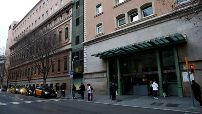 Aspecto de la entrada principal del Hospital Clínic de Barcelona.
