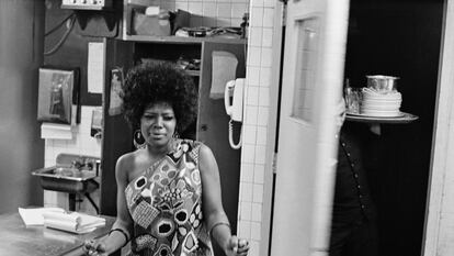 La cantante de soul estadounidense Carla Thomas, del sello discográfico Stax Records, alrededor de 1968.