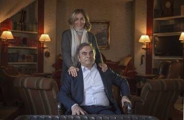 Carlos Ghosn, con su mujer Carole, el jueves en Beirut.