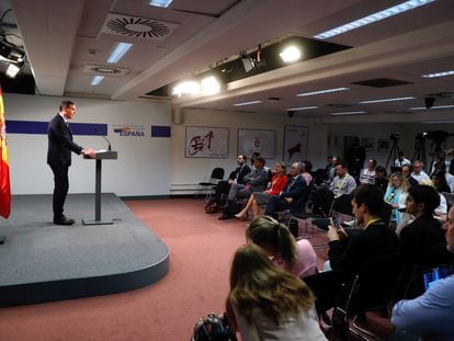 El presidente del Gobierno, Pedro Sánchez, en la comparecencia ante los medios de comunicación después de la cumbre europea en Bruselas, este viernes.