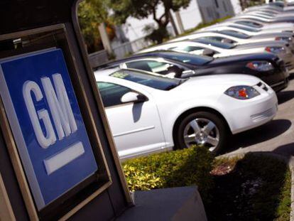 Utilitarios de la marca Chevrolet en un concesionario de General Motors en Miami (Florida)