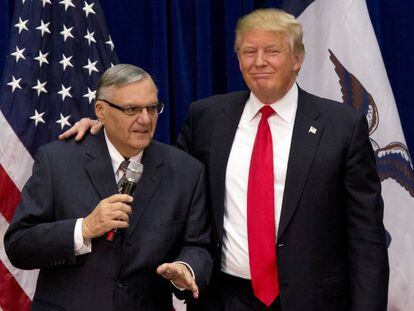 Trump y Arpaio en la campa&ntilde;a de Iowa, en enero de 2016.