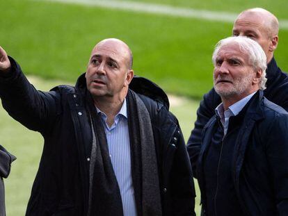 Fernando Carro (izquierda) junto a Rudi Völler en el Wanda.