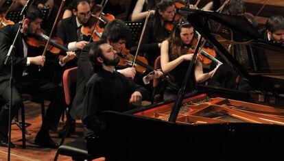 Actuaci&oacute;n en Barcelona del pianista ucranio Danylo Saienko.