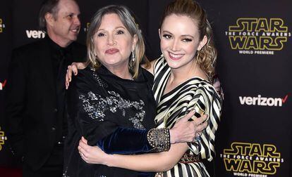 La actriz Carrie Fisher junto a su hija Billie Lourd en la premi&eacute;re de &#039;Star Wars: Es despertar de la fuerza&#039;, en 2015.