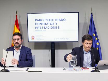 El secretario de Estado de Empleo y Economía Social, Joaquín Pérez Rey (i) y el de Seguridad Social y Pensiones, Borja Suárez (d), durante la rueda de prensa ofrecida este martes.