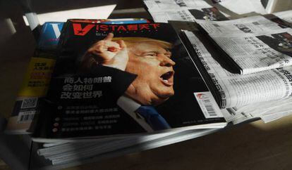 Una revista china con Trump en la portada, en una oficina de Pekín.