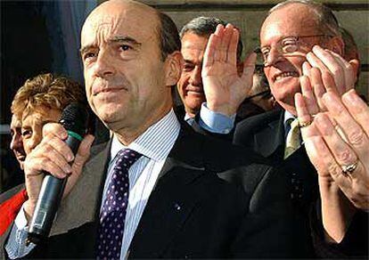 Alain Juppé, dirigiéndose ayer a sus partidarios en Burdeos, ciudad de la que es alcalde.
