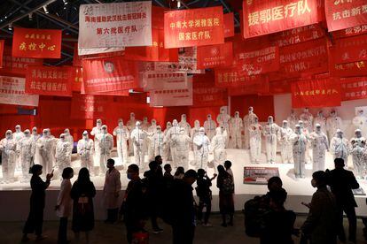 Exposición en Wuhan dedicada a la lucha contra el coronavirus, el pasado jueves.