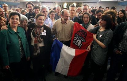 Alfredo Pérez Rubalcaba celebra en Ferraz la victoria del socialista Hollande.