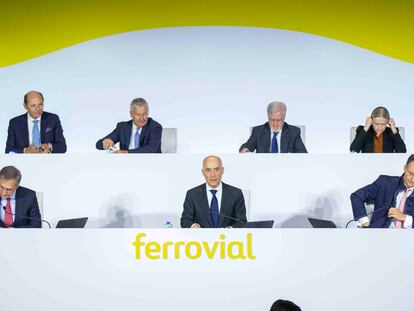 Ignacio Madridejos, consejero delegado y Rafael del Pino en la junta de accionistas de Ferrrovial, en Madrid.