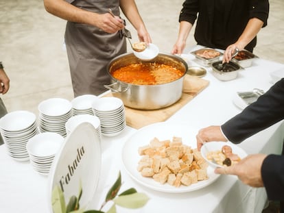 Detalle de un puesto de fabada, en una boda celebrada el mes pasado en Asturias, en una imagen proporcionada por Casa Gerardo.