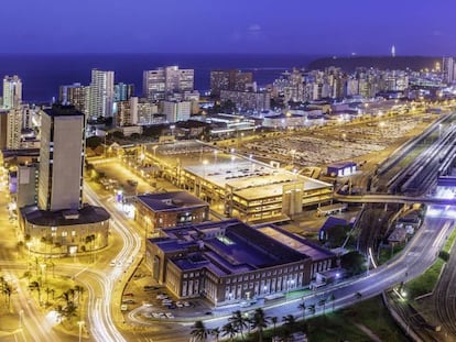 Panorámica de Durban, con el océano Índico al fondo.