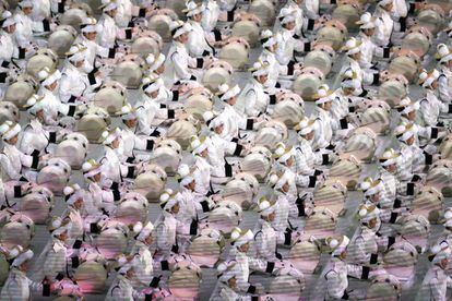 Artistes durant una actuació en la cerimònia d'inauguració dels Jocs Olímpics de Pyeongchang 2018, el 9 de febrer.