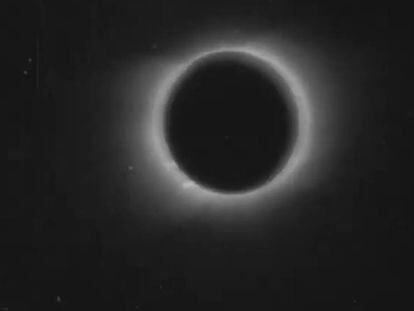 Fotograma de la película de Nevil Maskelyne de un eclipse solar, captado en Carolina del Norte el 28 de mayo de 1900.