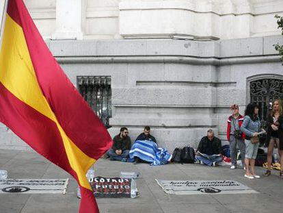 Los okupas de ideolog&iacute;a nazi en Cibeles.