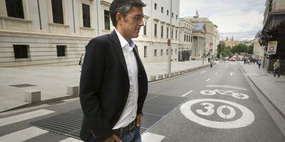 El diputado socialista Eduardo Madina, a la salida del Congreso.