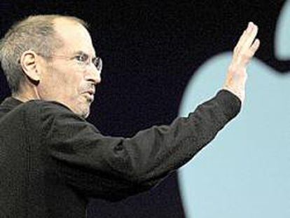 Steve Jobs dimite al frente de Apple