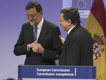 El presidente del Gobierno, Mariano Rajoy, junto al presidente de la Comisi&oacute;n Europea, Jos&eacute; Manuel Durao Barroso.