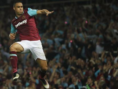 Winston Reid celebra un gol. 