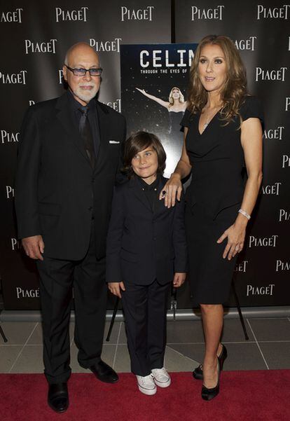 Céline Dion junto a su marido y <i>manager</i>, René Angelil, y el hijo de ambos, René-Charles, en una imagen del 16 de febrero de 2010