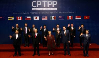 Los representantes de los pa&iacute;ses firmantes del TPP, este jueves en Santiago de Chile.