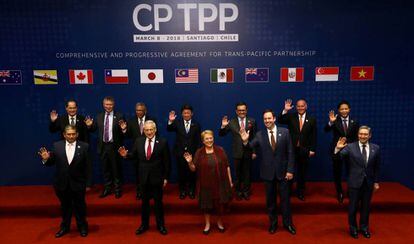 Los representantes de los países firmantes del TPP, este jueves en Santiago de Chile.