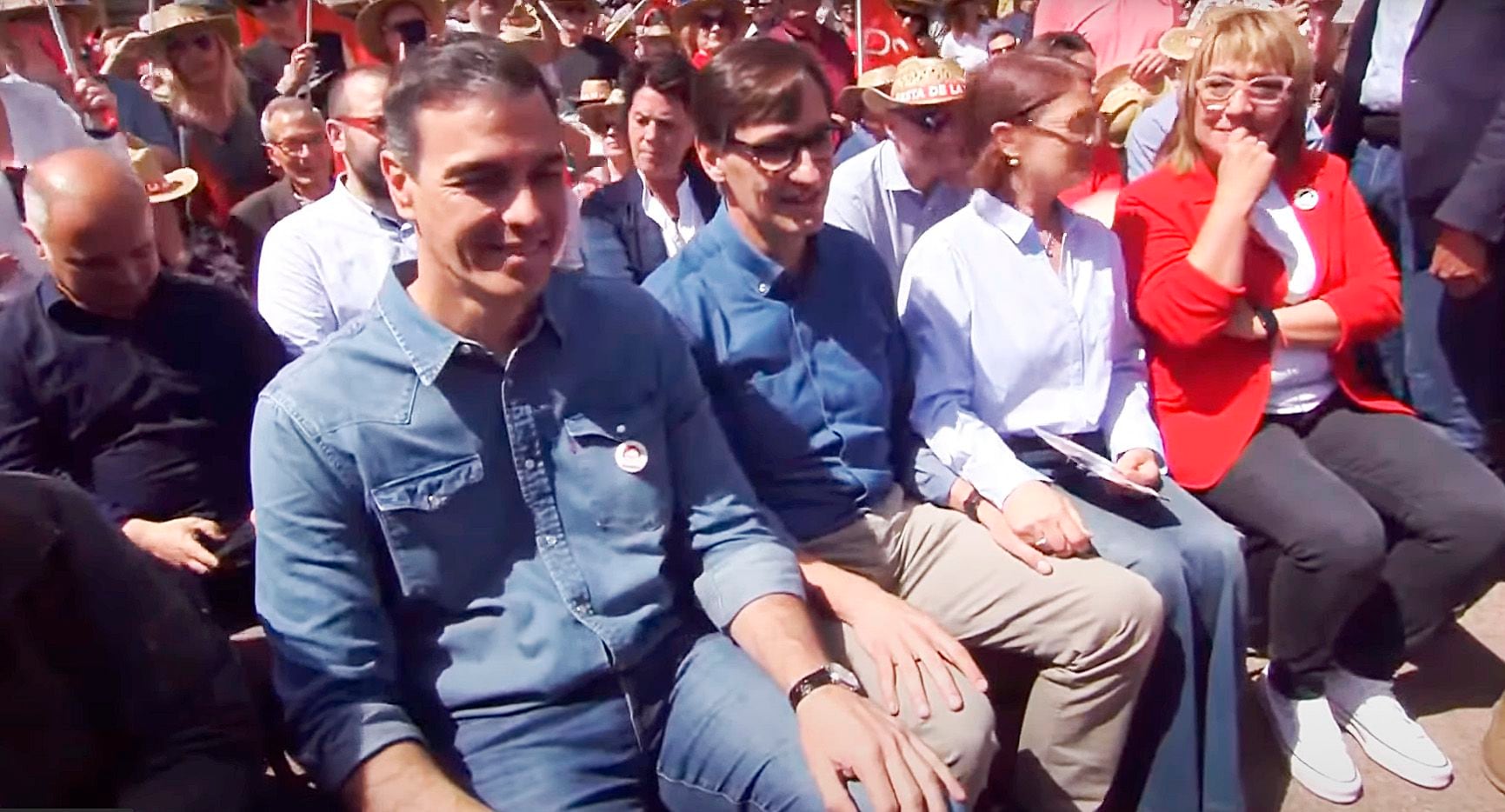 Pedro Sánchez y Salvador Illa intervienen en un acto de campaña en Montmeló, este sábado.