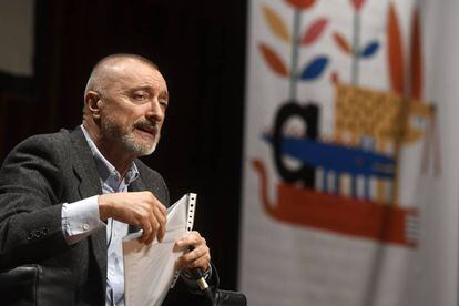 El escritor Arturo Pérez Reverte da inicio al Festival Iberoamericano de Literatura Infantil y Juvenil.