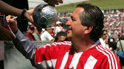 El empresario Jorge Vergara, en un partido de Chivas. 