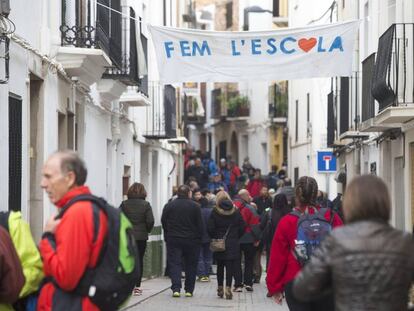 Vecinos de Les Useres reclaman un colegio en condiciones para los alumnos.