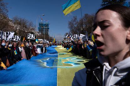 Manifestación de protesta contra la invasión rusa de Ucrania, el domingo 27 de febrero, en Madrid.