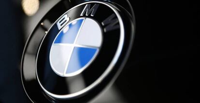 Logo de la marca de coches y motocicletas BMW.