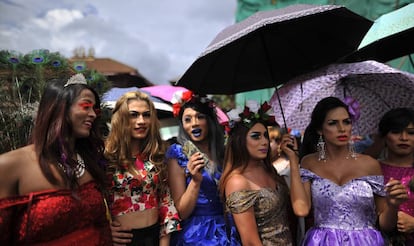 Miembros del colectivo LGTVIQ de Nepal participan en la marcha por el Orgullo celebrada en la capital, Katmandú, en agosto de 2018.