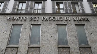 Fachada de la sede milanesa del Monte dei Paschi di Siena.