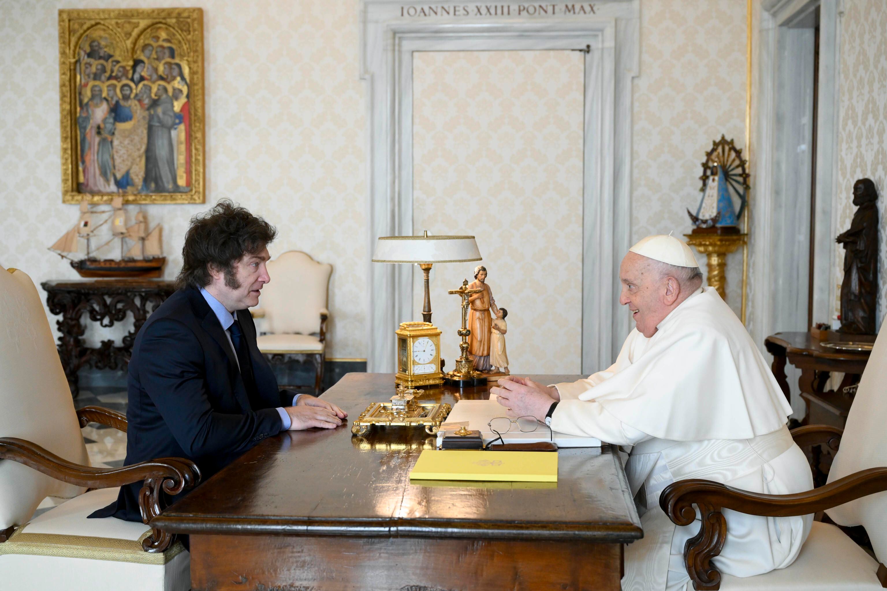 Javier Milei junto al papa Francisco, hoy en el Vaticano.