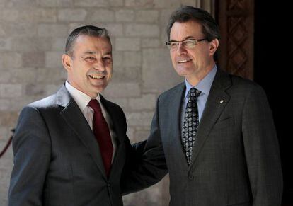El presidente catalán, Artur Mas, y el del Gobierno de Canarias, Paulino Rivero, hoy en el Palau de la Generalitat de Catalunya.