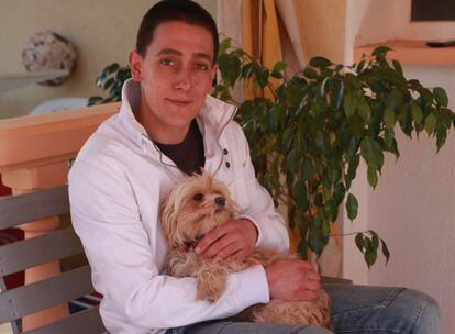 García en su domicilio en Cambrils.