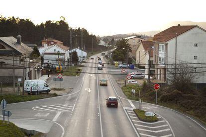 Construcciones al borde de la carretera en Teo, cerca de Santiago