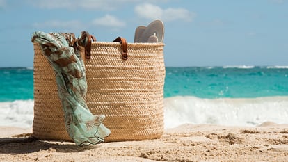 Modelos de gran capacidad para llevar de manera cómoda todo lo que necesitas en un día de playa. GETTY IMAGES.