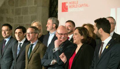 La alcaldesa Ada Colau, junto al consejero delegado de GSMA, John Hoffman