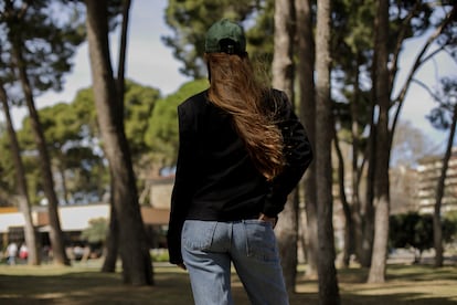 Carlota, de 21 años, posa para ser fotografiada. 