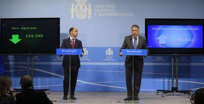 Desde la izquierda, los secretarios de Estado de Empleo, Juan Pablo Riesgo, y de Seguridad Social, Tom&aacute;s Burgos