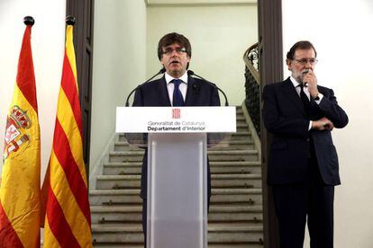 Carles Puigdemont y Mariano Rajoy, este viernes en Barcelona.