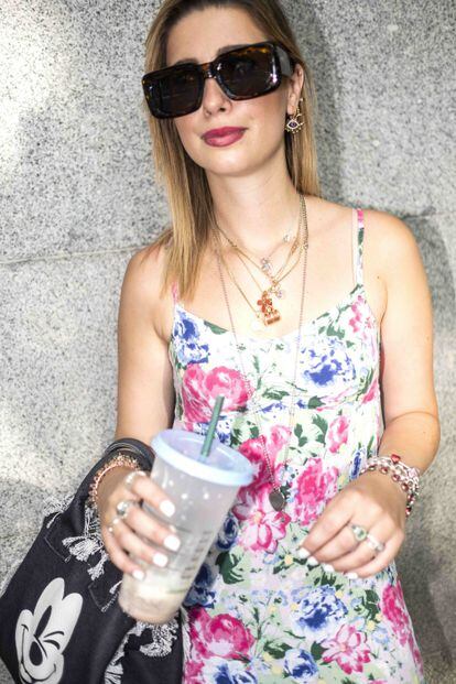 Chiara Morroco (25 años), vistiendo unas sandalias con lentejuelas de la tienda Accessorize.
