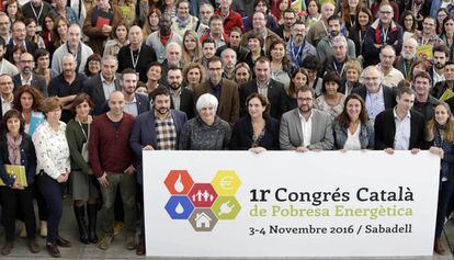 Foto de familia del I Congreso Catalán sobre pobreza energética que se celebra en Sabadell