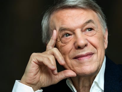 Dvd 1092 04.02.22 Adamo, Cantante. Gente con Luz, fotografiado en Madrid. foto:Santi Burgos