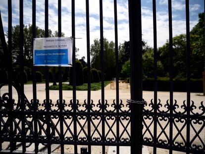 Puerta del Parque del Retiro, cerrado.