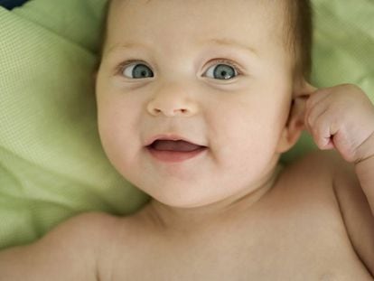 Las señales que indican que su bebé no oye bien