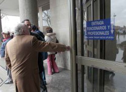 Rom&aacute;n Sanahuja, expresidente de Metrovacesa, a su entrada a los juzgados de Plaza de Castilla de Madrid, en 2011.